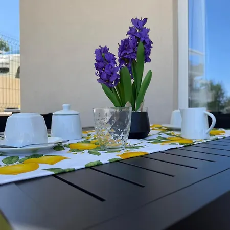 Appartement Nuovo Con Piscina, Giardino E Vista Mare
